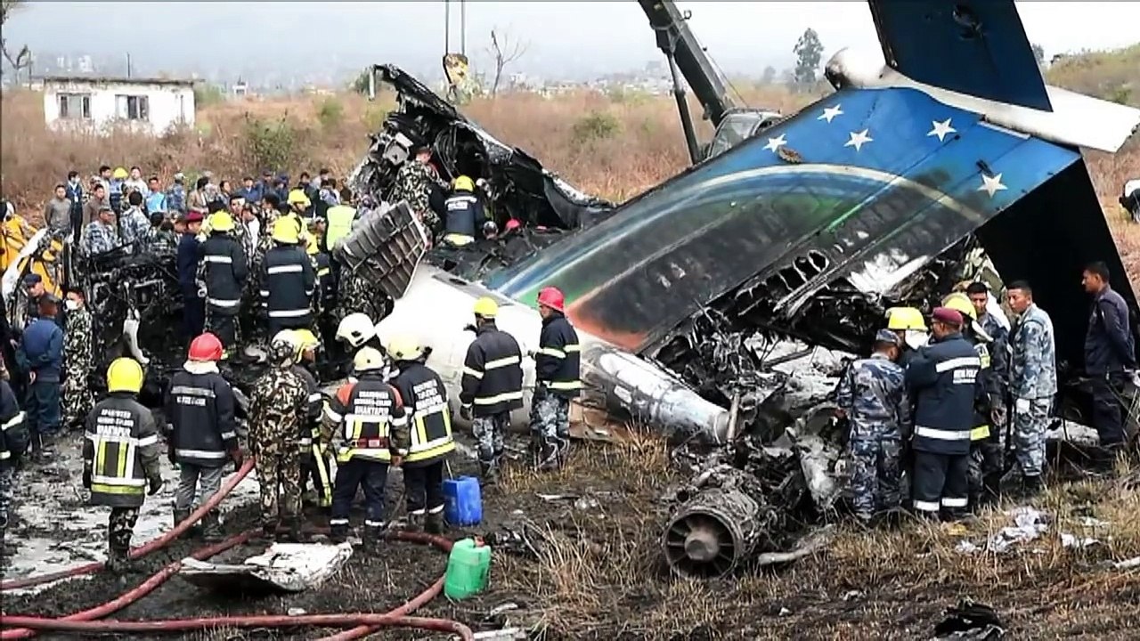 Nepal: Überlebende berichten von Flugzeugabsturz