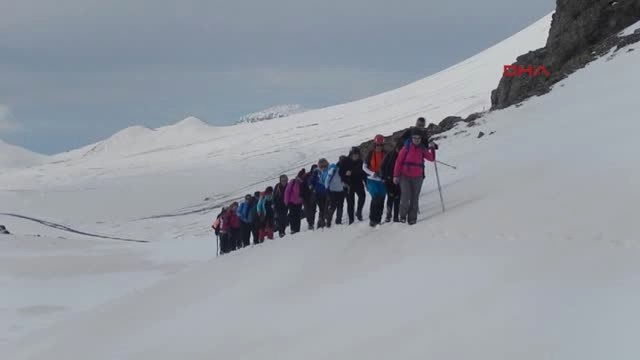 Kayseri-Erciyes'in Zirvesinde Şiddet Kurbanı Kadınları Andılar-Hd-2