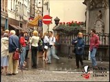 Sexy Woman Photobombs Tourists