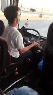 Un chauffeur de bus un peu bizarre et pas très rassurant