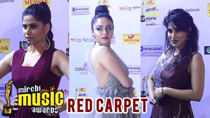 Mirchi Music Marathi Awards | Red Carpet | Amruta Khanvilkar, Sai Tamhankar & Smita Gondkar