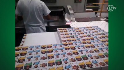L! visita fábrica da Panini e revela segredos; assista