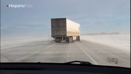 Temporal casi provocó un accidente en una carretera de Canadá