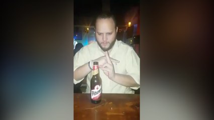 Mago salvadoreño logró aparecer una botella de cerveza