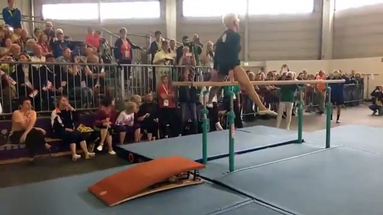 91 ans, cette mamie fait de la Gymnastique comme une pro !