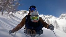 Le fils du freerider suisse Nicolas Falquet découvre les joies du ski