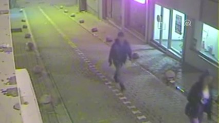 Üniversite Öğrencisi Kızın Gasp ve Darp Anı Güvenlik Kamerasında