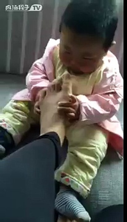 Bebe asqueado 
