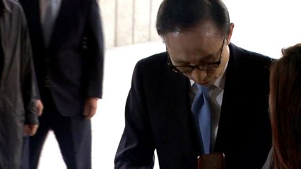 [현장영상] "뇌물 수수 인정하냐"는 질문 들은 이명박 전 대통령의 대답 / YTN