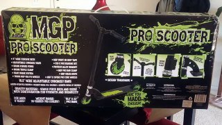 Madd Gear MGP Pro Scooter Unboxing & Putting It Together