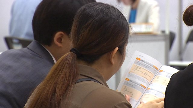 지난달 취업자 증가 고작 10만명...8년 만에 최저 '고용 절벽' / YTN