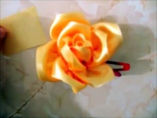 Moños de rosas hermosas para el cabello