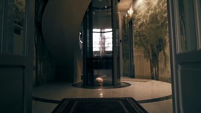 La vidéo surréaliste de Jean-Marie Le Pen qui pour faire la promotion de son livre parodie Star Wars