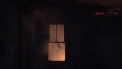 Kocaeli Darıca'da Tarihi Ahşap Bina Yandı