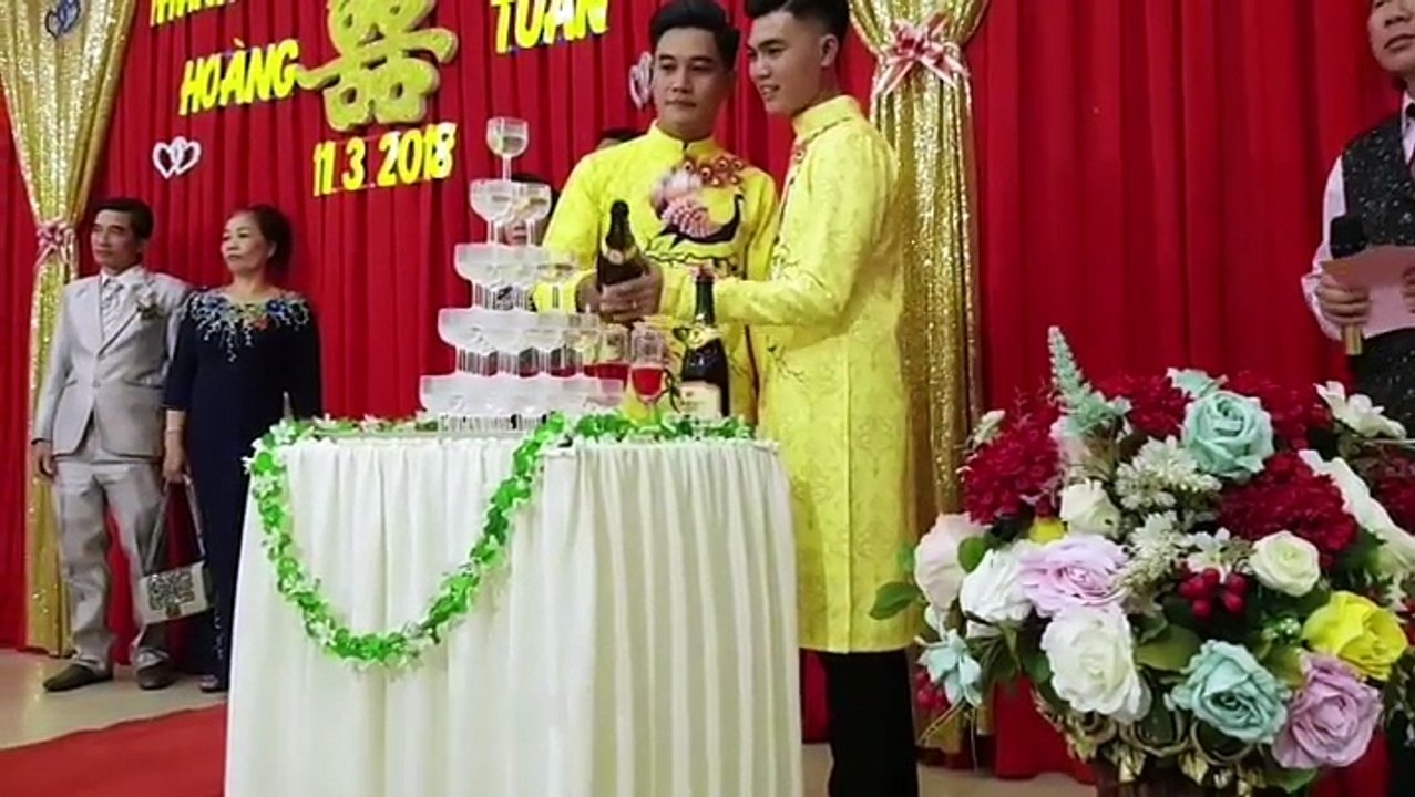 Cặp đôi đồng tính nam điển trai kết hôn với đám cưới đẹp như mơ ở Đồng Tháp