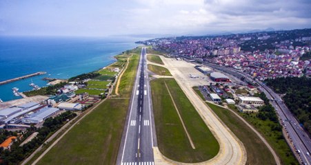 Video herunterladen: Trabzon'da Havalimanı Trafiğe Kapatıldı, Ambulans Uçak Acil İniş Yaptı