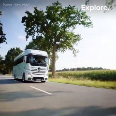 Un camping car de luxe avec voiture intégrée