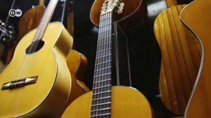 Cientistas alteram madeira para melhorar som de violão
