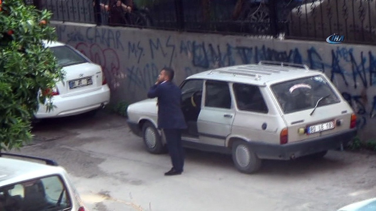 Nişanlısına sözlü şiddet gösteren adama, çevredeki kadından tepki: “Adamı hasta etmeyin siz erkekler”