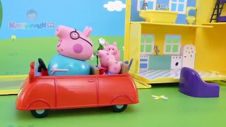 Свинка Пеппа и Мама Свинка играют в видеоигру онлайн Peppa Pig Мультик из игрушек