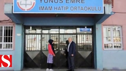 Veliden öğretmene yumruklu saldırı kamerada