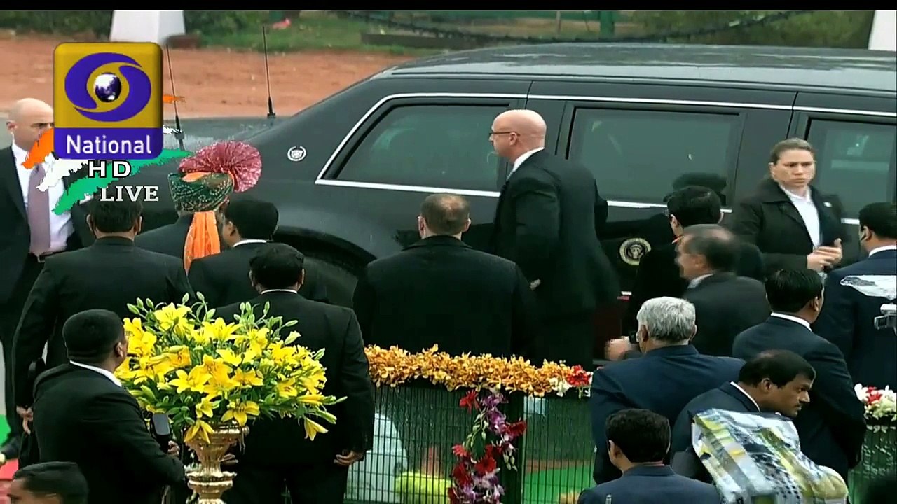 Obama chews gum at India's most important event - Republic Day