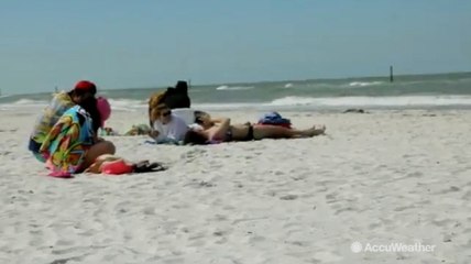 Spring breakers embrace cold weather in Florida
