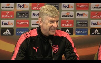 Wenger makes light of Mertesacker's retirement plea
