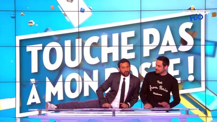 TPMP Story : Comme Cyril Hanouna, Amir met sa jambe sur la table (Vidéo)