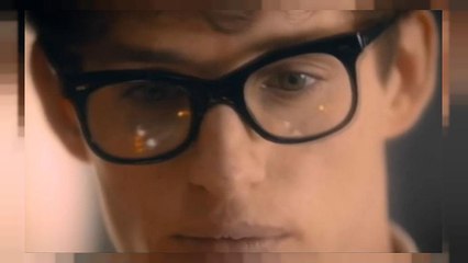 Eddie Redmayne spielt den jungen Hawking