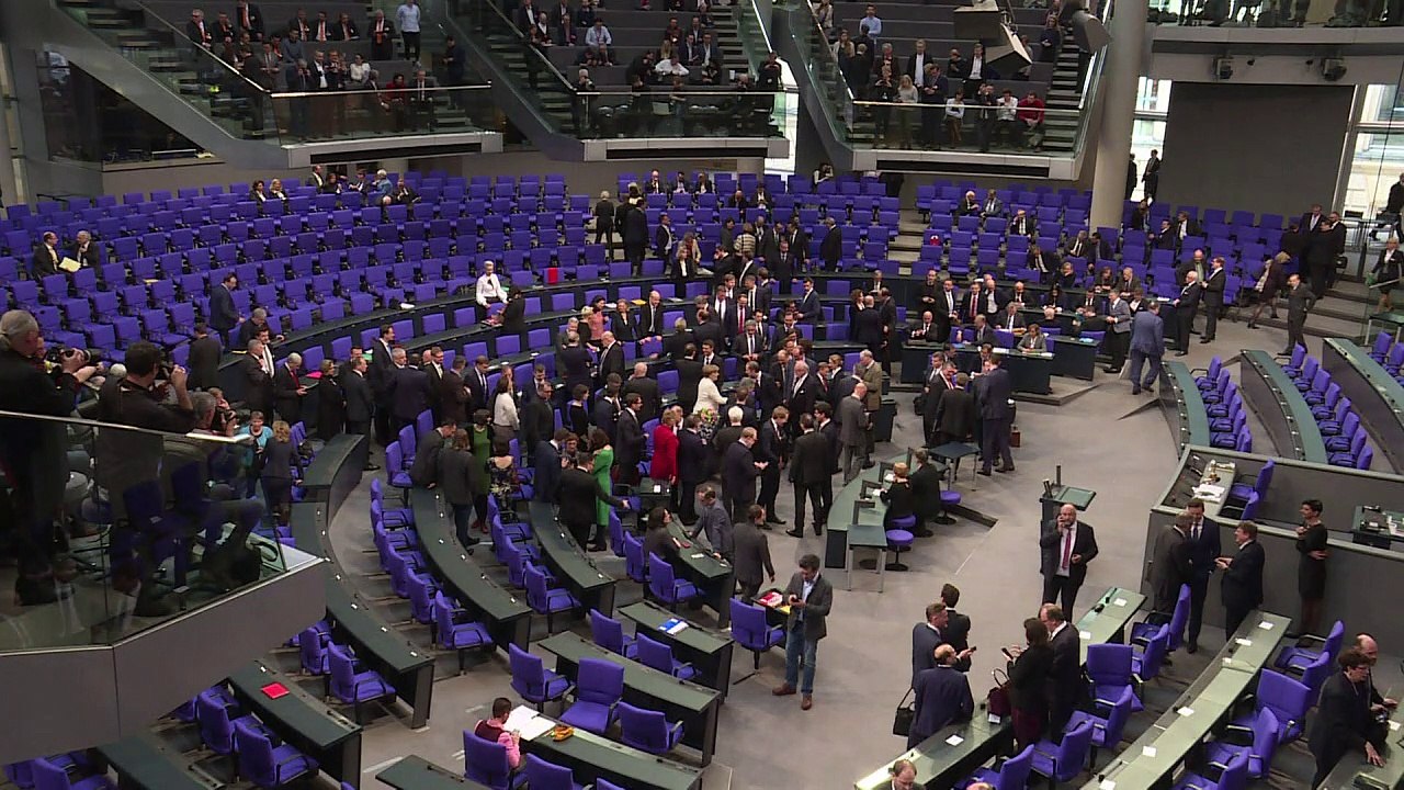 Neue Bundesregierung im Amt - fast sechs Monate nach der Wahl