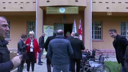 TDV'den Gürcistan'daki engellilere tekerlekli sandalye yardımı - TİFLİS