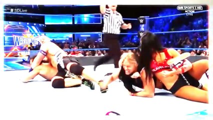 WWE के इतिहास की 5 अदभूत लड़ाइयाँ WWE Top 5 Female And Male Fighters Matches ( WWE फैंस जरूर देखें )