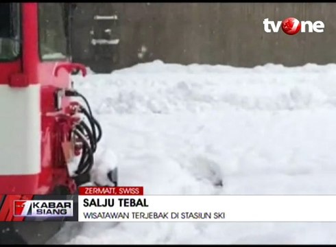 Badai Salju, Wisatawan Terjebak di Resort Ski