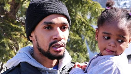 La famille de migrants nigérians réunie à la maternité de Briançon