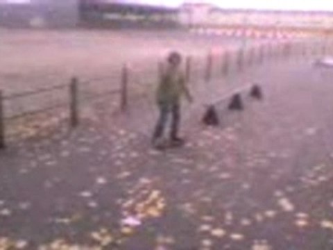 quentin skate tjrs après bras dans le platre