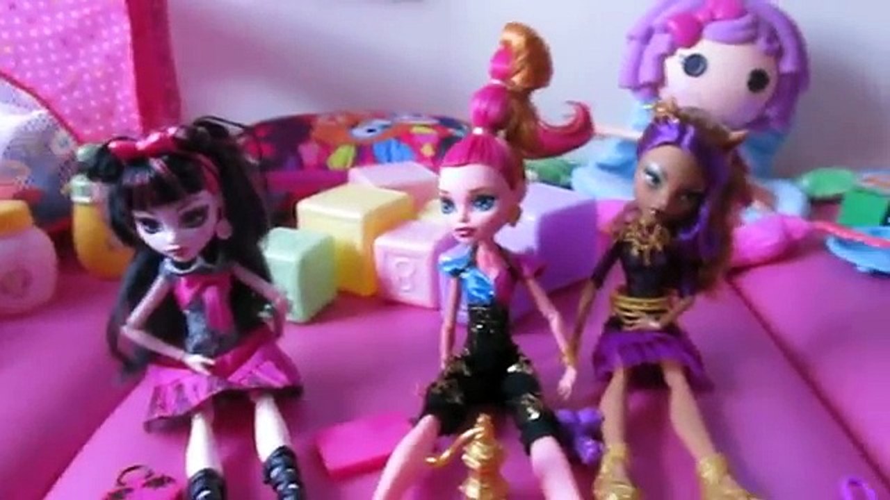 Quartinho dos meus Furbys. HD