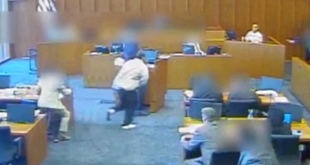 Kürsüdeki Görgü Tanığı Öldürmek İsteyen Mahkum, Mahkeme Salonunda Vuruldu