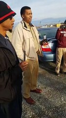 Il marche toutes les nuits 17 km pour aller au travail, ses collègues se cotisent pour lui acheter une voiture