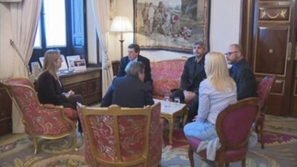 Ana Pastor recibe en el Congreso a los padres de los menores asesinados