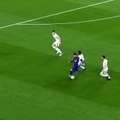 Pha xử lý ĐẲNG CẤP của Messi trước Cesc Fabregas - Champions League 2017/2018