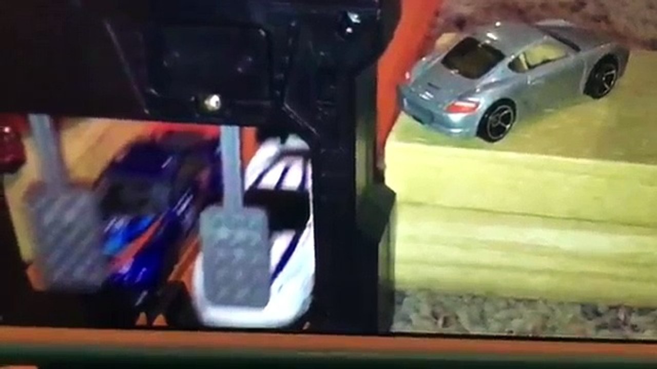 Hot Wheels Super Car Tournament 8: 32 Cars Race: Ft. Lamborghinis, BMWs, Ferraris, and More!