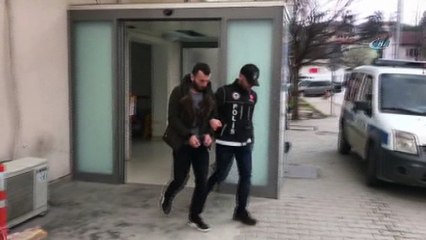 Otomobil kaputundan 1001 adet extacy hap çıktı