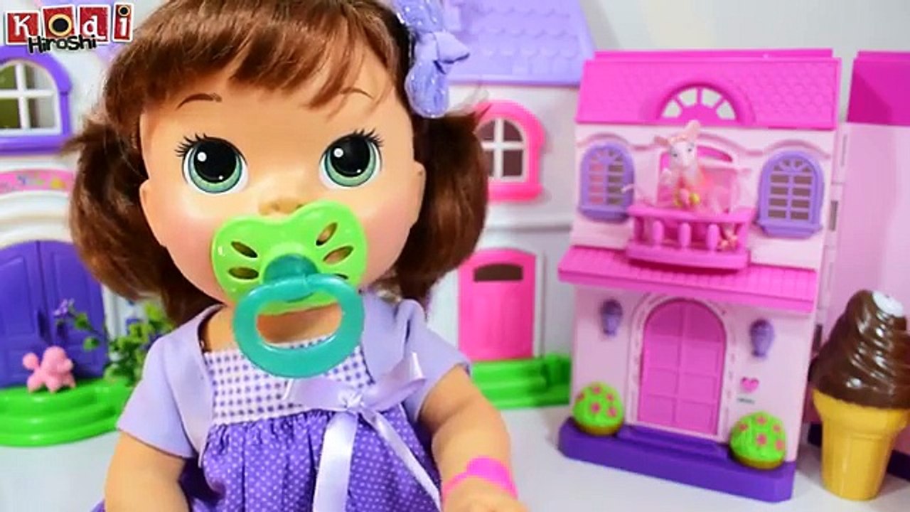 LIMPANDO A COZINHA DE BRINQUEDO E FAZENDO COMPRINHAS NO MERCADINHO COM A MINI BONECA PLAY TOYS