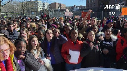#Enough: Schüler protestieren für schärferes Waffenrecht