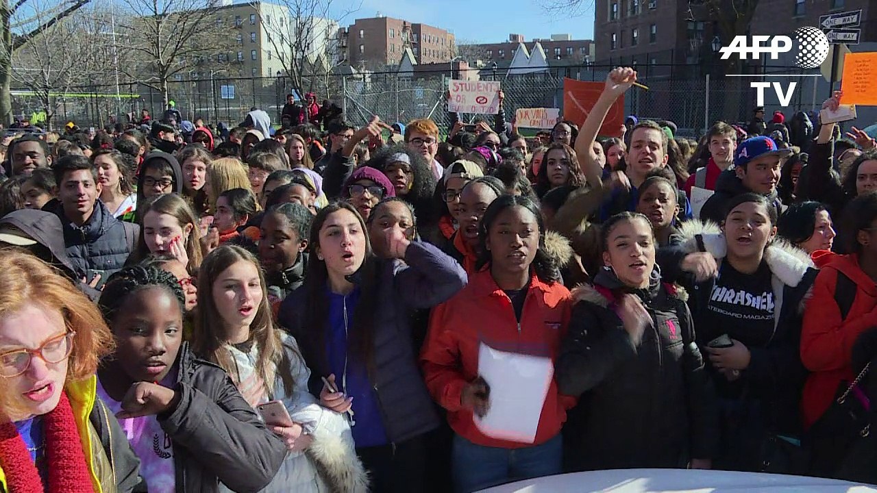#Enough: Schüler protestieren für schärferes Waffenrecht