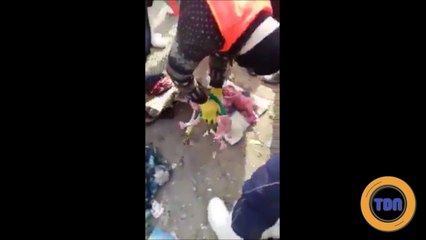 Deux bébés retrouvés abandonnés sur une plage au milieu d'un monticule de déchets...ignoble !