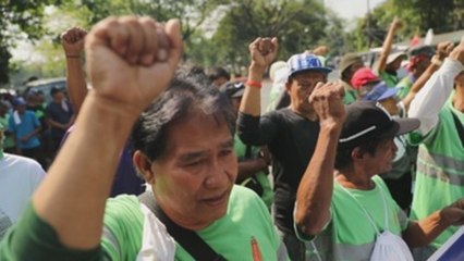 Labor groups protest against Duterte over contractualization pledge