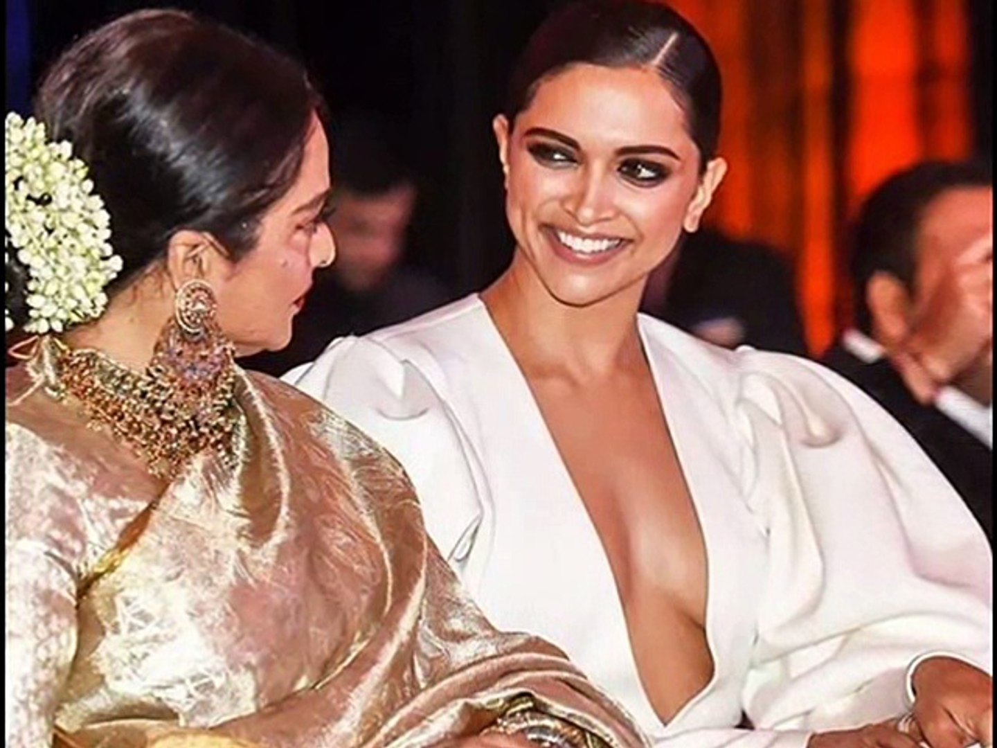 Cocktail  Deepika Padukone Hot Deep Cleavage