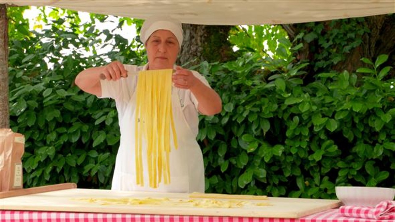 Blick ins familienrezept: pasta aus dem familienbetrieb